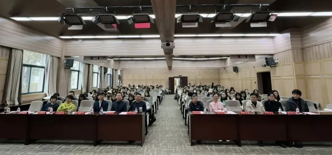 永利集团304官网举办庆祝第26个中国记者节研究生主题党日活动